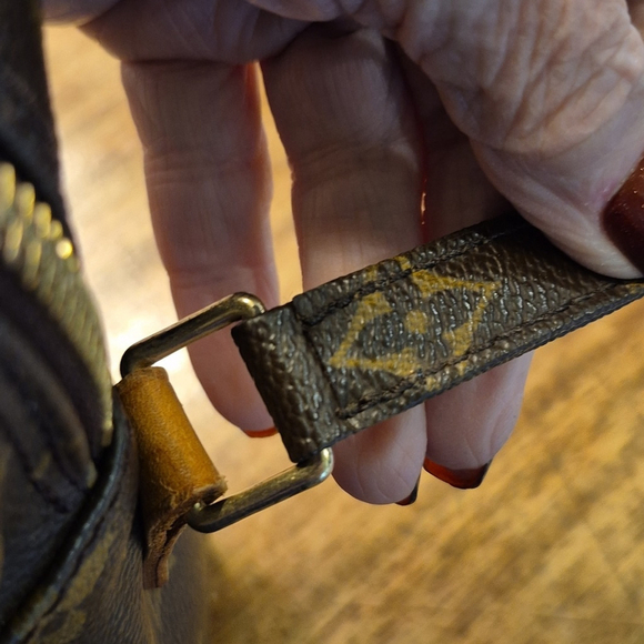 Louis Vuitton: Amazone iconic Monogram Pattern Unisex Crossbody. Code#TH0093 - Picture 16 of 17